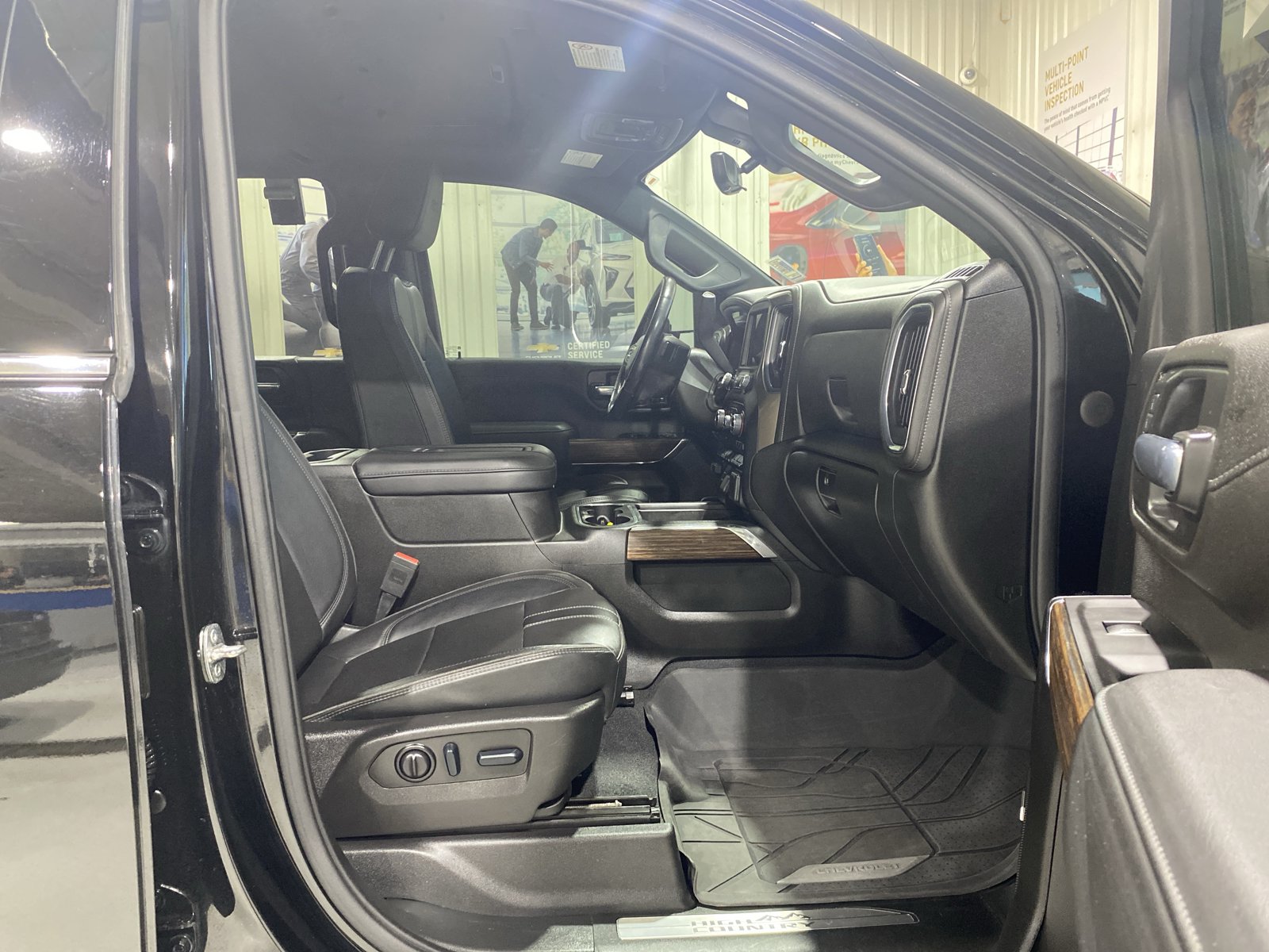 Used 2022 Chevrolet Silverado 3500 High Country AWD/4WD image 16