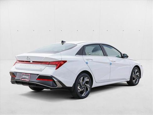New 2025 Hyundai Elantra Limited image 5