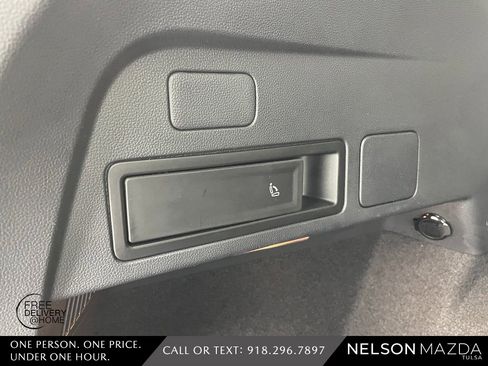 Used 2021 Volkswagen Tiguan SE w/ Panoramic Sunroof Package image 40