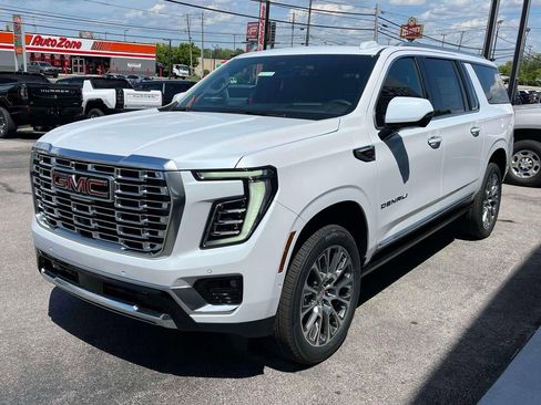 New 2026 GMC Yukon XL Denali w/ Denali Reserve Package AWD/4WD image 7