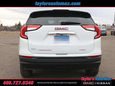Used 2024 GMC Terrain SLE image 37