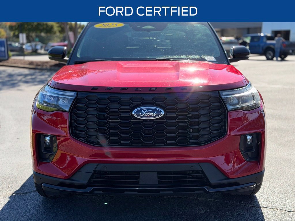 Used 2025 Ford Explorer ST-Line w/ ST-Line Street Pack AWD/4WD image 3