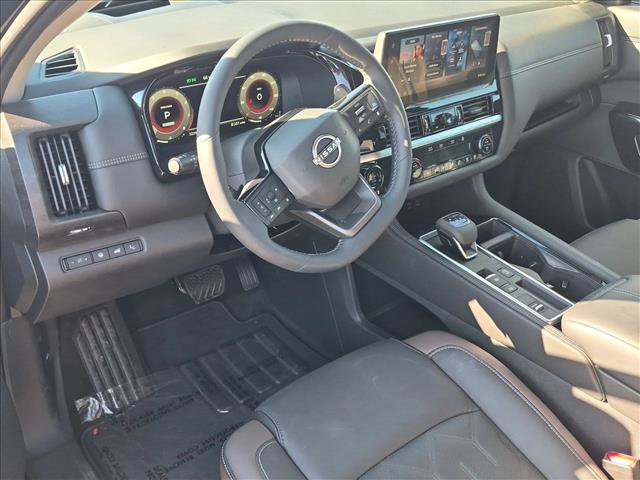Used 2026 Nissan Pathfinder Platinum FWD image 10