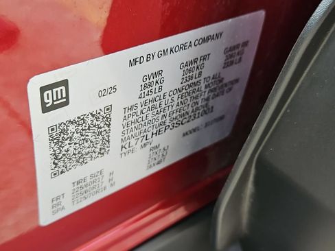 Used 2025 Chevrolet Trax LT w/ LT Convenience Package FWD image 35