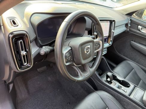 Used 2025 Volvo XC40 B5 Core AWD/4WD image 29