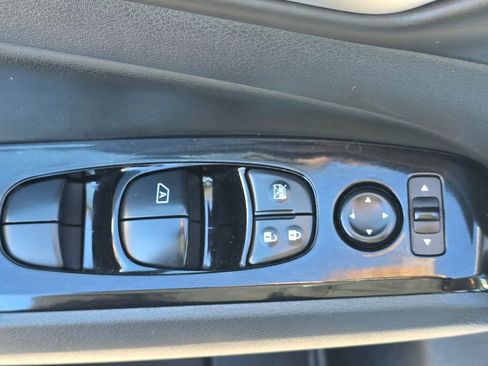 Used 2024 Nissan Altima 2.5 SR image 13