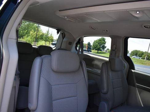 Used 2008 Chrysler Town & Country Touring FWD image 26