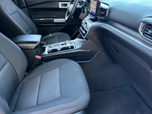 Used 2022 Ford Explorer XLT AWD/4WD image 16