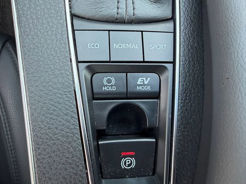 Used 2019 Toyota Avalon XLE FWD image 32