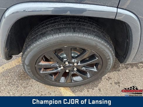 Used 2017 Jeep Grand Cherokee Altitude image 10