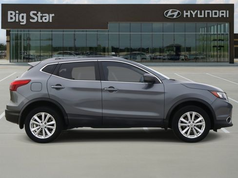 Used 2018 Nissan Rogue Sport SV w/ SV Technology Package image 5