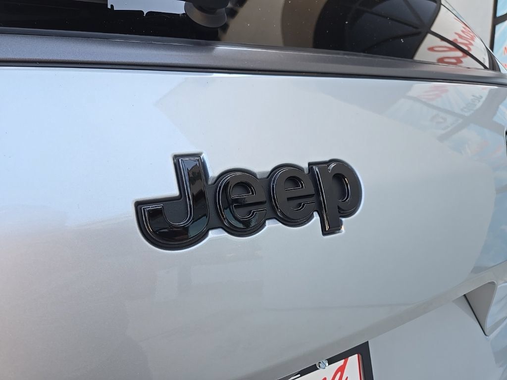 New 2026 Jeep Grand Cherokee L Limited w/ Limited Altitude Package AWD/4WD image 18