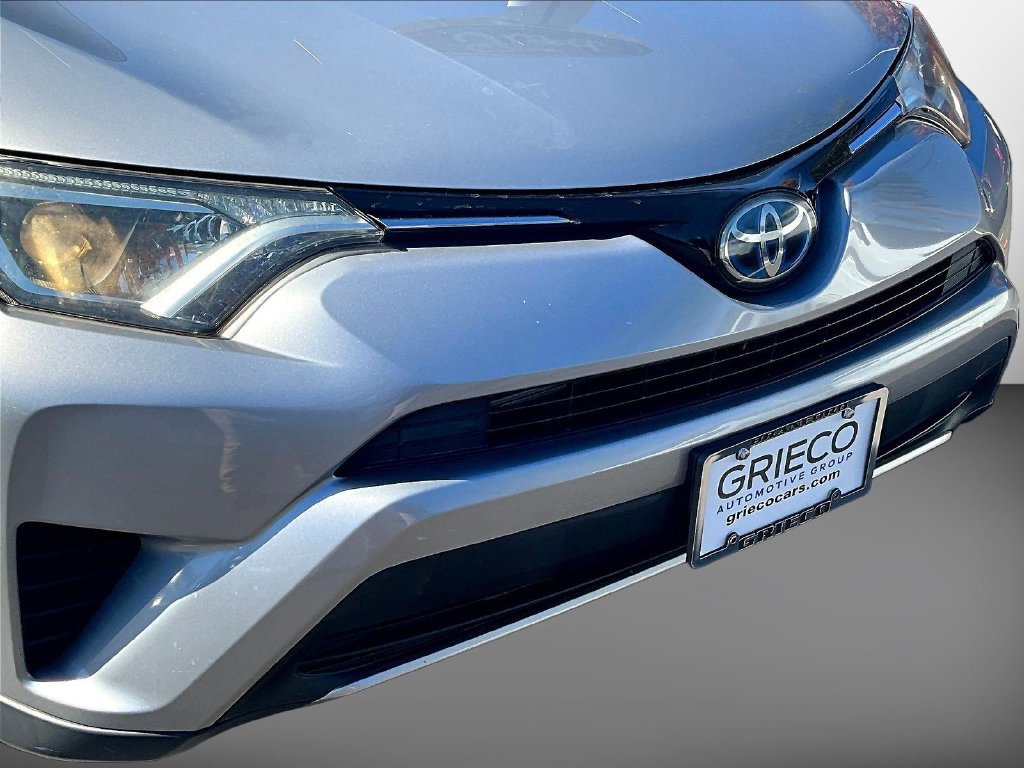 Used 2018 Toyota RAV4 LE AWD/4WD image 29
