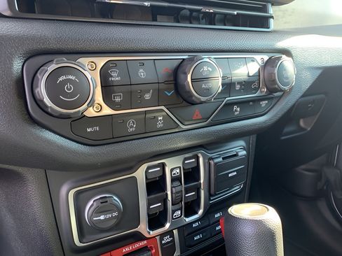 Used 2025 Jeep Wrangler Unlimited Sport AWD/4WD image 25