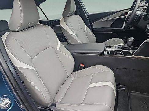 Used 2025 Toyota Camry SE image 35