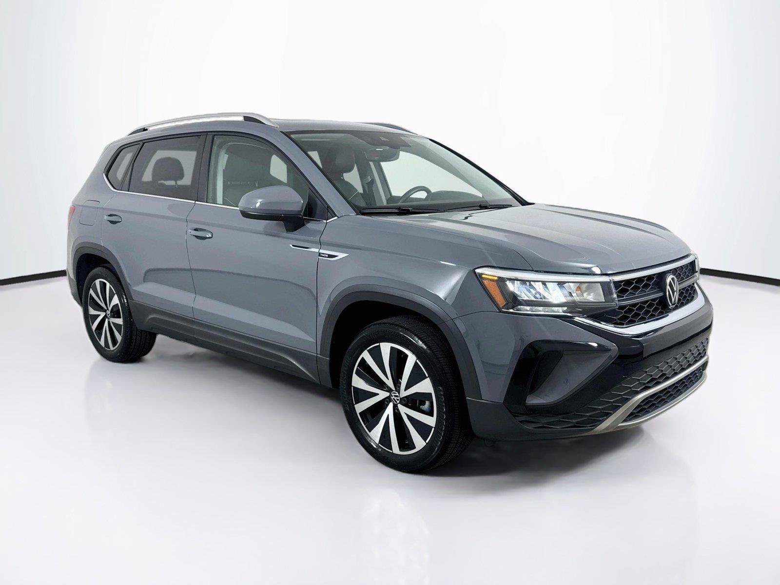 Used 2023 Volkswagen Taos SE w/ Panoramic Sunroof Package AWD/4WD image 6