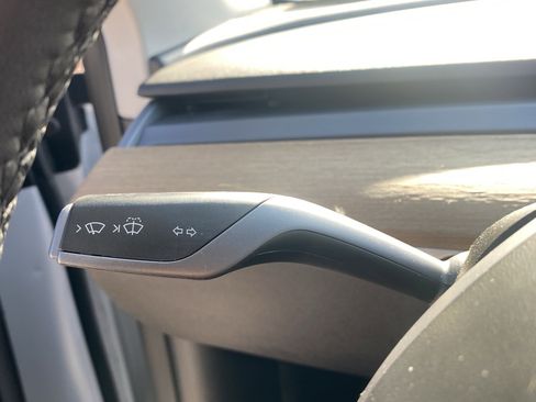 Used 2021 Tesla Model Y Long Range image 20