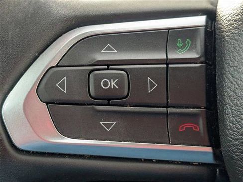 Used 2022 Jeep Compass Limited image 11