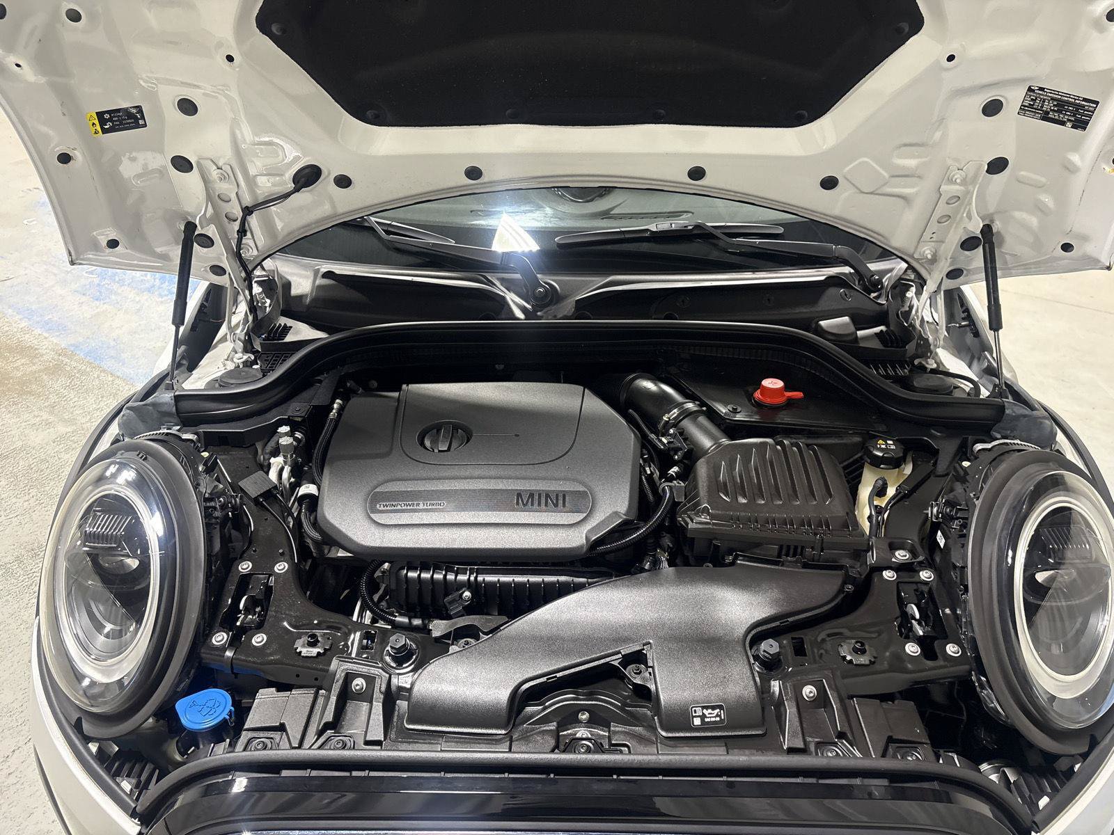 Used 2024 MINI Cooper 2-Door Hardtop FWD image 22