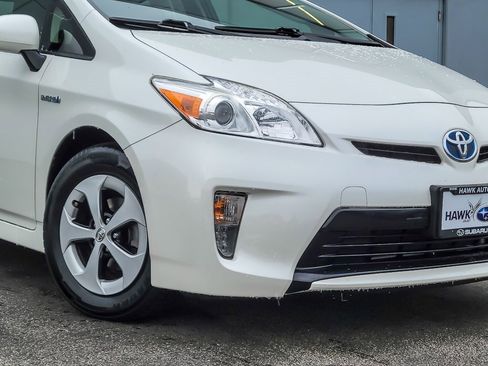 Used 2015 Toyota Prius Four image 2