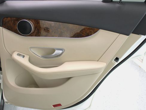 Used 2018 Mercedes-Benz GLC 300 GLC 300 SUV w/ Multimedia Package image 44