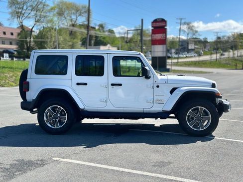 Used 2021 Jeep Wrangler Unlimited Sahara AWD/4WD image 7