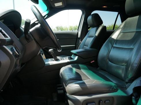 Used 2014 Ford Explorer XLT w/ Equipment Group 202A AWD/4WD image 10