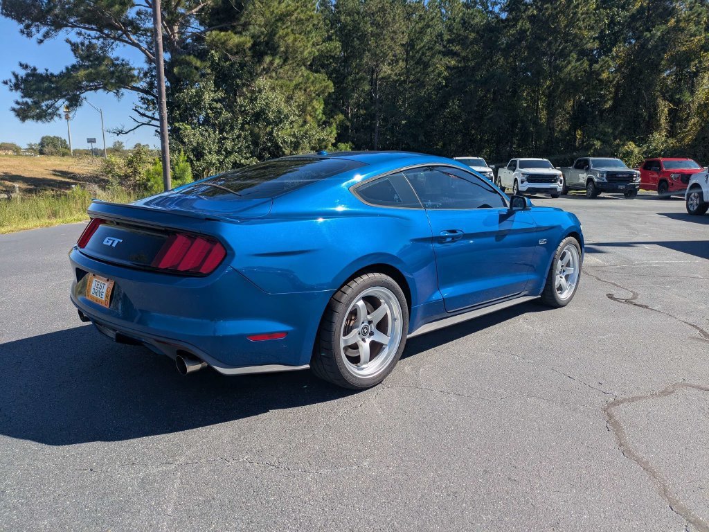 Used 2017 Ford Mustang GT Premium RWD image 4
