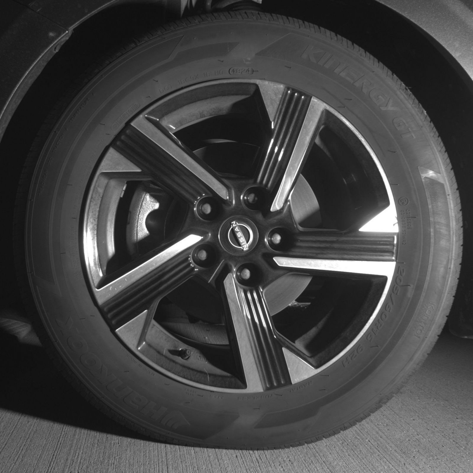 Used 2025 Nissan Sentra SV FWD image 13