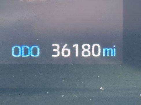 Used 2021 Toyota RAV4 LE image 12