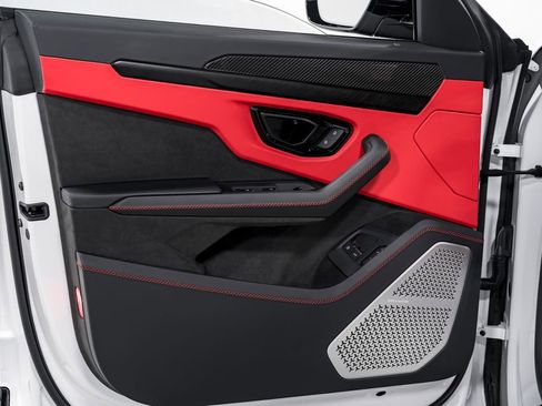 Used 2025 Lamborghini Urus SE image 9