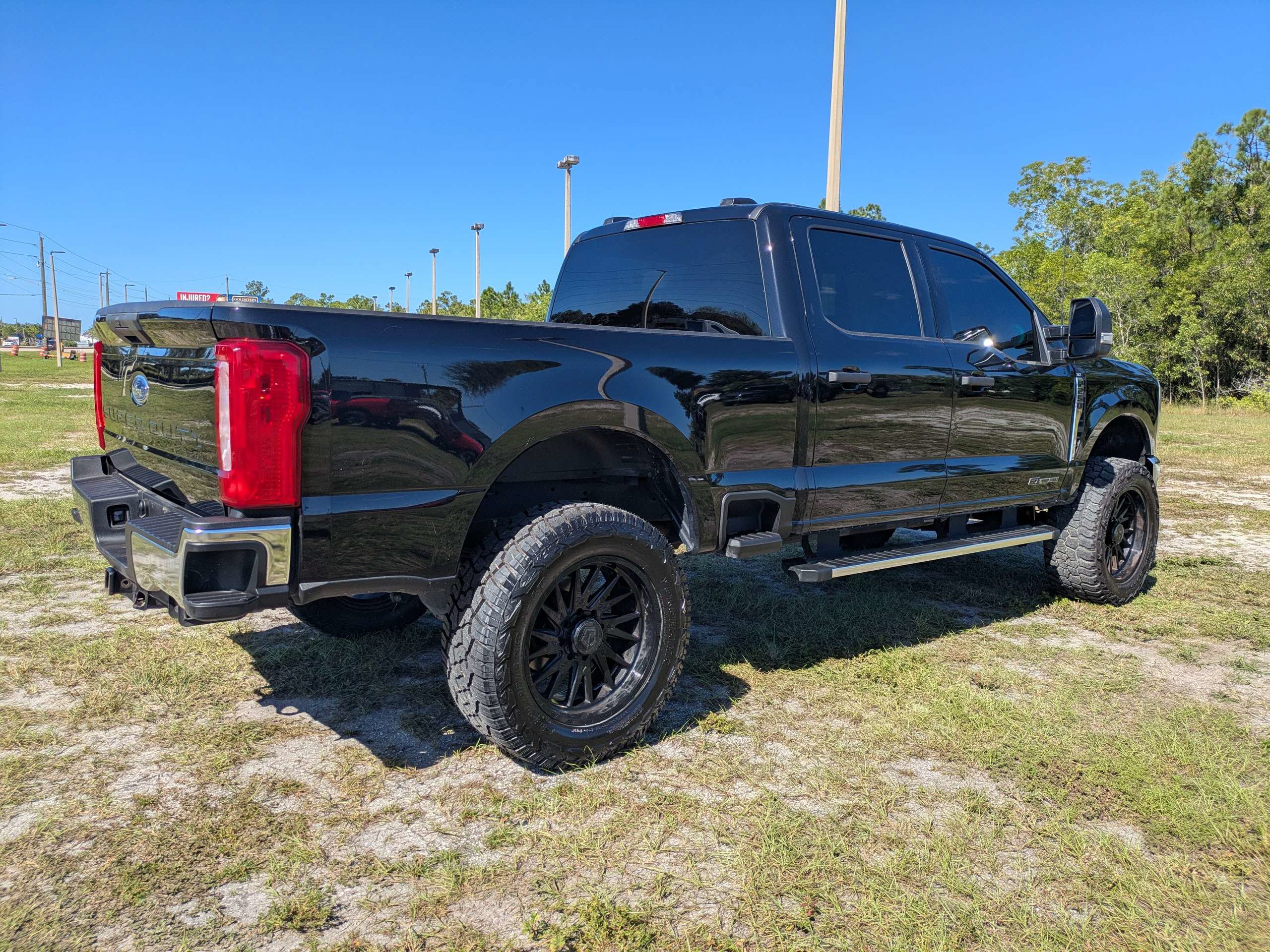 Used 2025 Ford F250 XLT w/ FX4 Off-Road Package AWD/4WD image 2