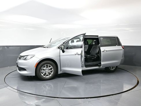 New 2026 Chrysler Voyager LX image 45