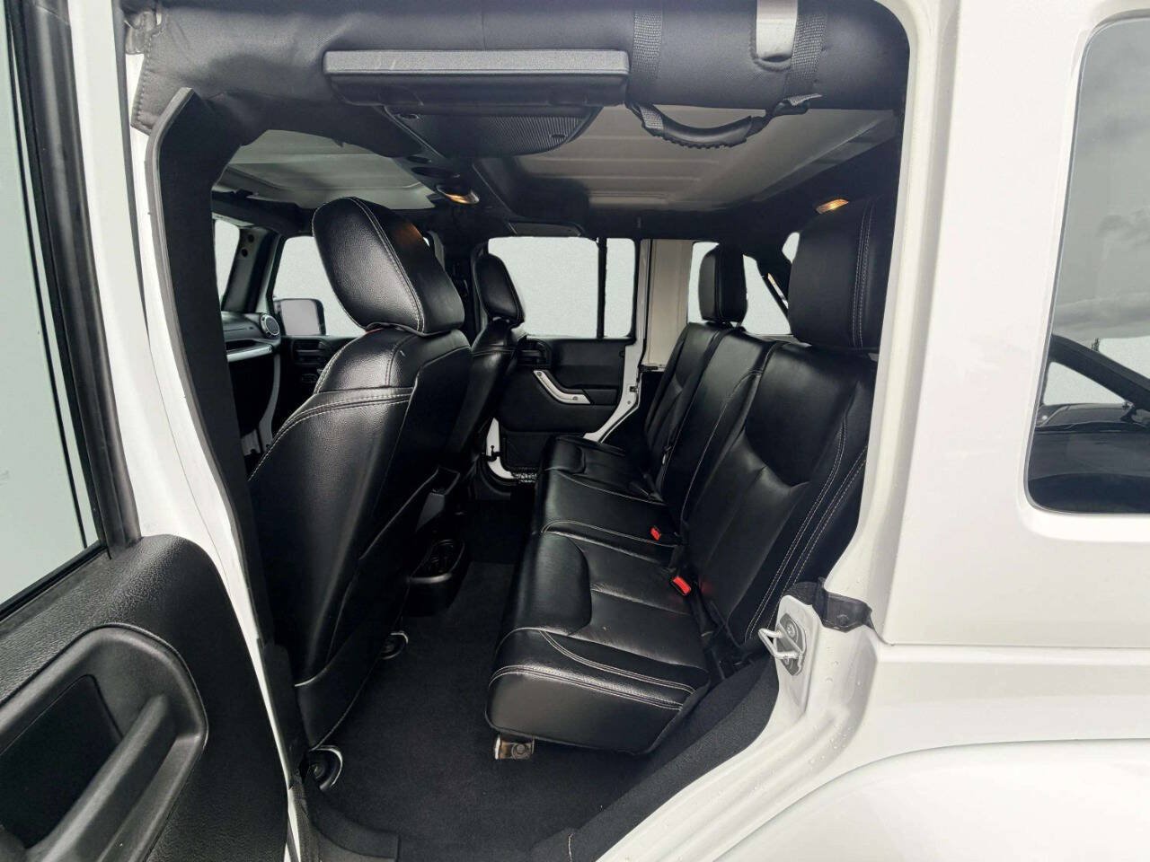Used 2015 Jeep Wrangler Unlimited Sahara w/ Dual Top Group AWD/4WD image 22