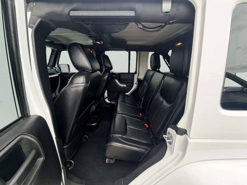 Used 2015 Jeep Wrangler Unlimited Sahara w/ Dual Top Group AWD/4WD image 22