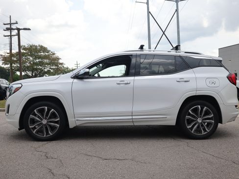 Used 2020 GMC Terrain Denali w/ Denali Premium Package AWD/4WD image 2