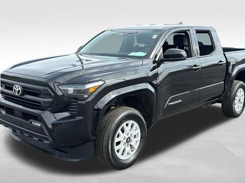 Used 2025 Toyota Tacoma SR5 AWD/4WD image 3