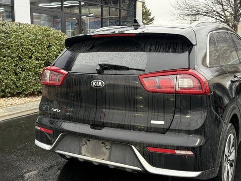 Used 2017 Kia Niro EX image 36