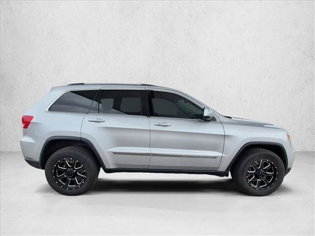 Used 2012 Jeep Grand Cherokee Laredo AWD/4WD image 4