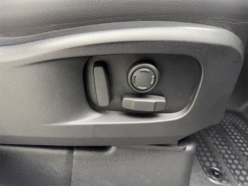 Used 2020 Land Rover Defender 110 SE image 46