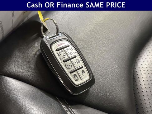 Used 2023 Chrysler Pacifica Touring-L FWD image 30