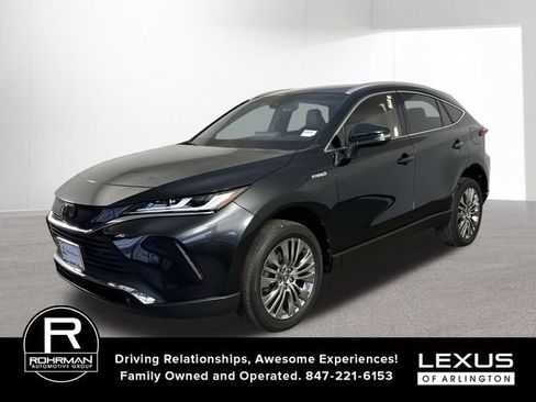 Used 2021 Toyota Venza LE image 1