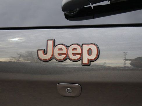 Used 2017 Jeep Cherokee 75th Anniversary image 17