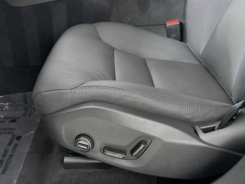 Used 2025 Volvo XC60 T8 Plus w/ Protection Package Premier image 18