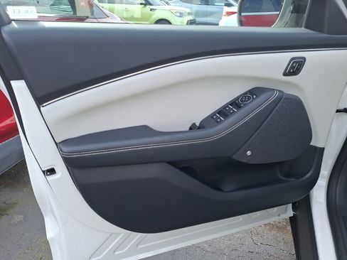 Used 2025 Ford Mustang Mach-E Premium image 10