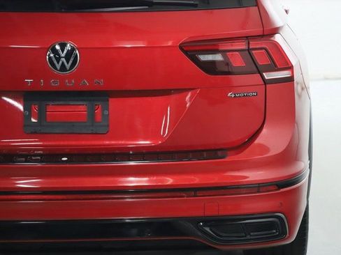 Used 2024 Volkswagen Tiguan SE R-Line image 46