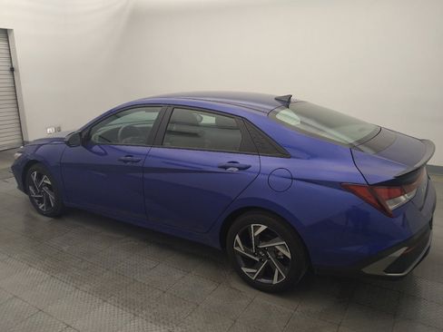 Used 2025 Hyundai Elantra Sport FWD image 3