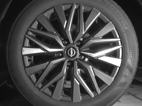 Used 2025 Nissan Altima 2.5 SV FWD image 14