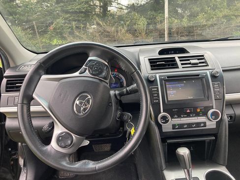 Used 2014 Toyota Camry SE w/ Moonroof Package FWD image 7