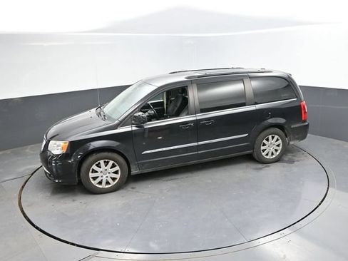 Used 2016 Chrysler Town & Country Touring FWD image 35